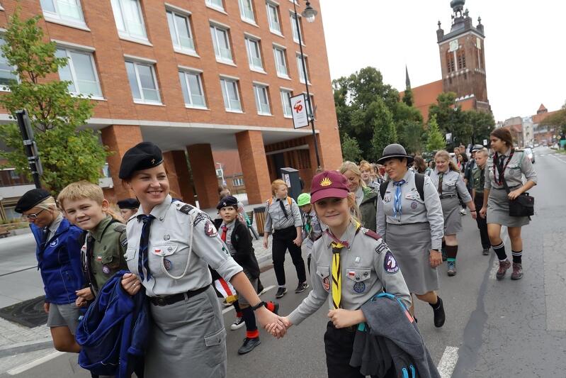 Chorągiew Gdańska ZHP świętuje jubileusz 85-lecia. Harcerze przeszli ulicami miasta